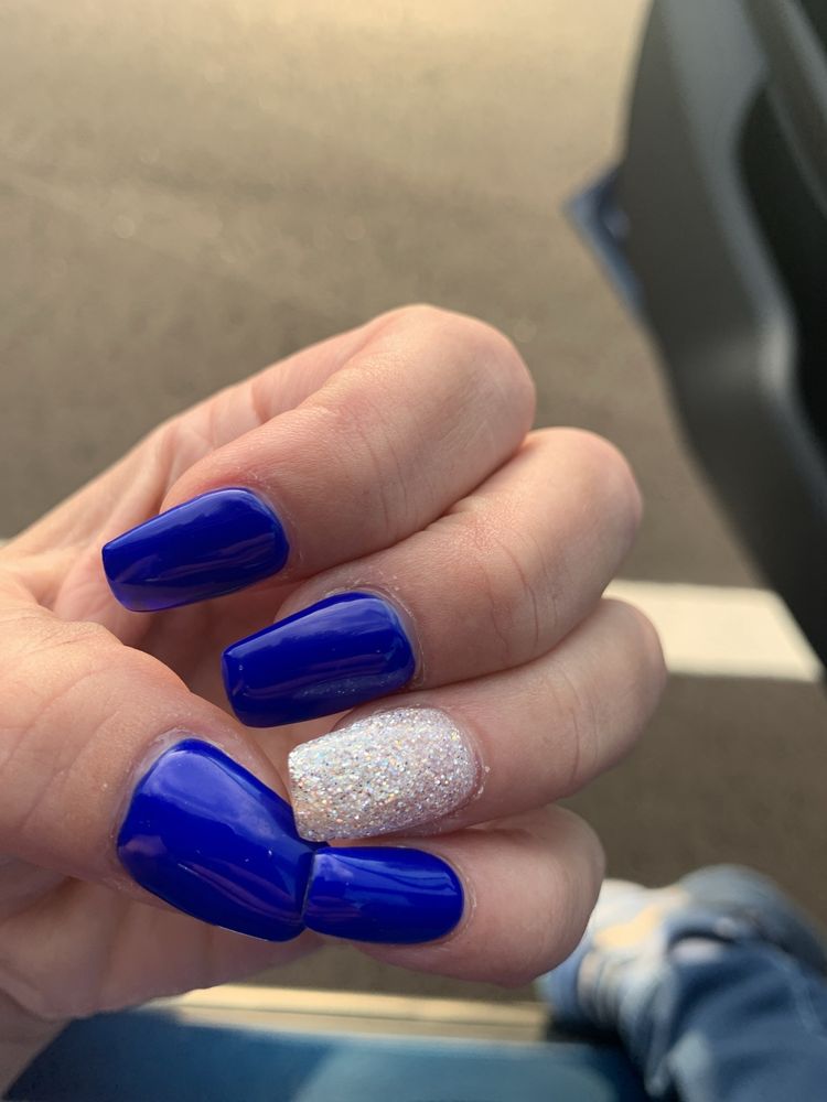 Impress Nails Logo