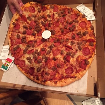Straw Hat Pizza - Pepperoni garlic - Pizza Near Me - Hayward, California Straw Hat Pizza - Pepperoni garlic - Pizza Near Me - Hayward, California