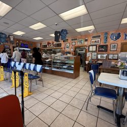 Gibson's Donuts - Inside the shop