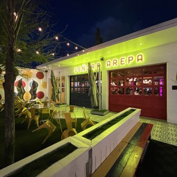 Senora Arepa - Outdoor view, set of garage doors - Venezuelan Near Me - Louisville, Kentucky Senora Arepa - Outdoor view, set of garage doors - Venezuelan Near Me - Louisville, Kentucky