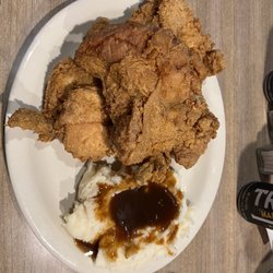Murdock's Place - Fried chicken and mashed potato.