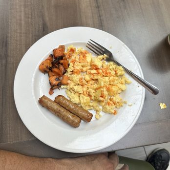 Embassy Suites by Hilton Arcadia Pasadena Area - Breakfast of eggs, sausage, and sweet potatoes - Hotels Near Me - Arcadia, California Embassy Suites by Hilton Arcadia Pasadena Area - Breakfast of eggs, sausage, and sweet potatoes - Hotels Near Me - Arcadia, California