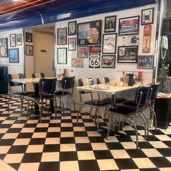 Route 40 Classic Diner - Inside the dîner you are back in time. Spotless and shiny. - Diners Near Me - Grindstone, Pennsylvania Route 40 Classic Diner - Inside the dîner you are back in time. Spotless and shiny. - Diners Near Me - Grindstone, Pennsylvania