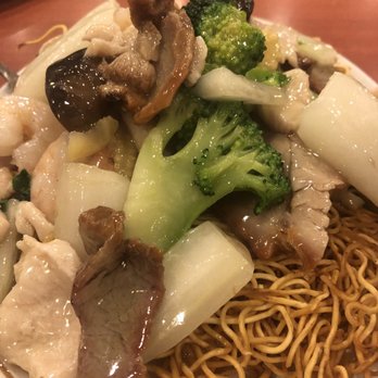 Restaurant Beijing - Cantonese chow mein - Chinese Near Me - Montreal, Quebec