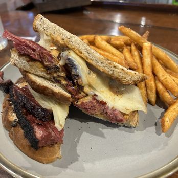 Barrel House Restaurant and Bar - Pastrami 10/10 flavor, huge meat portion - Whiskey Bars Near Me - Mt. Juliet, Tennessee