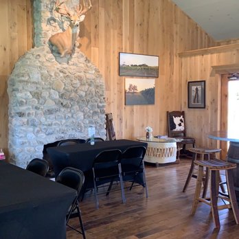 Arrowhead Creek Vineyards - Wine Tasting Room Near Me - Stonewall, Texas