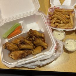 Honey hot chicken wings Honey hot chicken wings