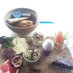 Glad - En dejlig sund, varierende brunch tallerken på cafe GLAD! Det smagte vidunderligt!