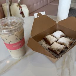 Cafe au Laut & Beignets