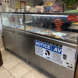 Lindy's Deli - Side counter