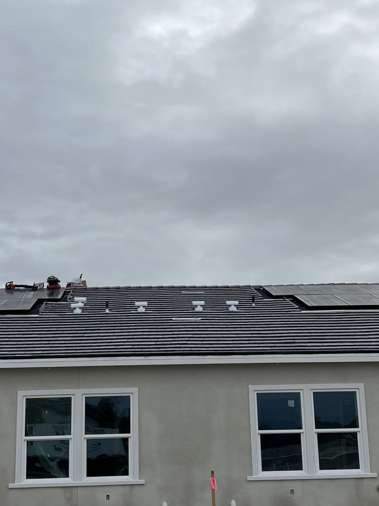 Slide of Suriana Roofing