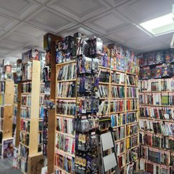 Matt's Sportscards and Comics - Graphic Novels