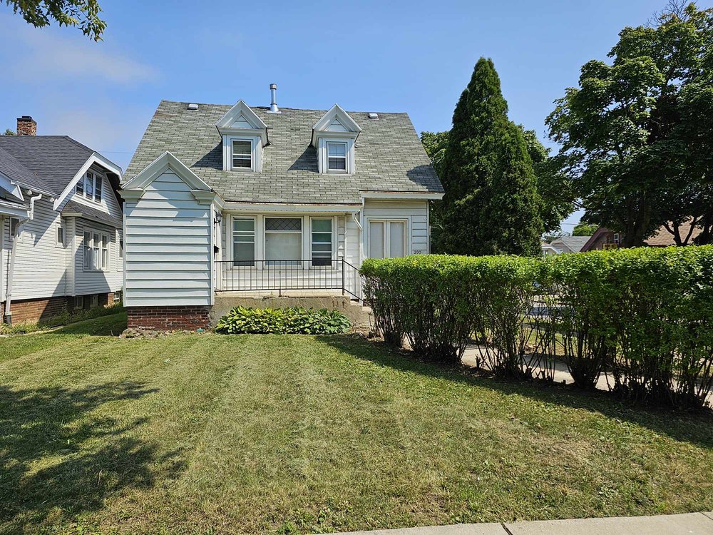 Braun's All-Year Landscaping - tree service in Milwaukee, WI