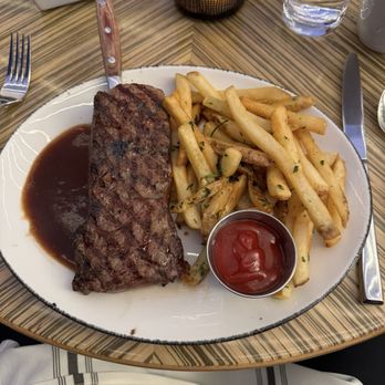 Broadway Lounge - Steak & Frites - Lounges Near Me - New York, New York Broadway Lounge - Steak & Frites - Lounges Near Me - New York, New York