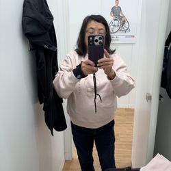 Uniqlo - Trying on the long sleeve Miffy sweater