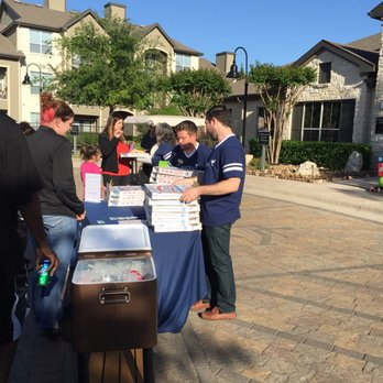 Camden Amber Oaks Apartments - Free pizzas!!!! - Apartments Near Me - Austin, Texas Camden Amber Oaks Apartments - Free pizzas!!!! - Apartments Near Me - Austin, Texas