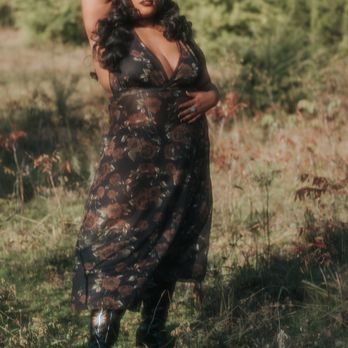 Flesh And Flora Photography - Outdoor boudoir portrait sessions in Denton Texas and DFW - Boudoir Photography Near Me Flesh And Flora Photography - Outdoor boudoir portrait sessions in Denton Texas and DFW - Boudoir Photography Near Me