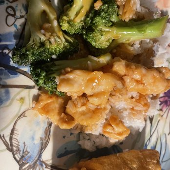 Sakura Kitchen - 63. Chicken with Broccoli - 1a. Pork Egg Roll - Chinese Near Me - Bristol, Connecticut
