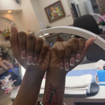 Le's Nail Studio - Lee did soo good on my nail - Nail Salons Near Me - Kaneohe, Hawaii