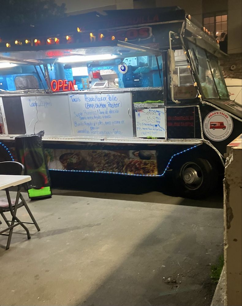 Nenas Tacos