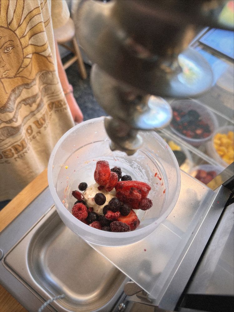 Ono Cones Real Fruit Ice Cream Logo