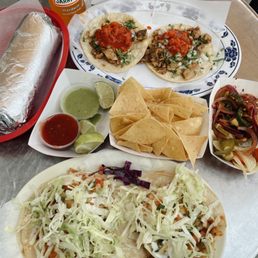 Pescado tacos, burrito, tacos de buche Pescado tacos, burrito, tacos de buche