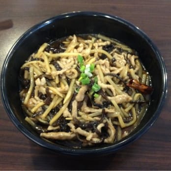 Spiceology - Szechuan pork lo mein. Not spicy, not salty: aka bland - Taiwanese Near Me - Arcadia, California