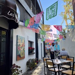 Las Flores - Outdoor seating area