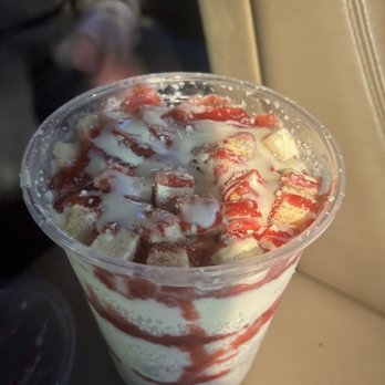 Sul & Beans - Strawberry and cheese bingsoo - Desserts Near Me - Irvine, California Sul & Beans - Strawberry and cheese bingsoo - Desserts Near Me - Irvine, California