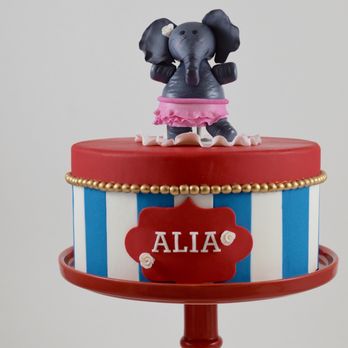 Frosted by Pibeny - Elephant First Birthday cake - Patisserie/Cake Shop Near Me Frosted by Pibeny - Elephant First Birthday cake - Patisserie/Cake Shop Near Me