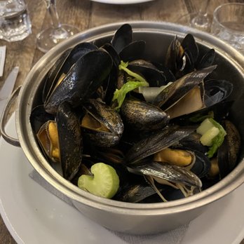 Café Georgette - Mussels - Cafes Near Me - Brussels, BRU Café Georgette - Mussels - Cafes Near Me - Brussels, BRU