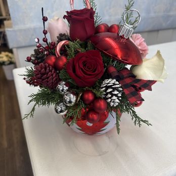 Toshi's Flowers - Bouque of roses for my grandmothers birthday! Beautifully set up for her! I'm very grateful!! Thank you very much. - Florists Near Me - San Jose, California Toshi's Flowers - Bouque of roses for my grandmothers birthday! Beautifully set up for her! I'm very grateful!! Thank you very much. - Florists Near Me - San Jose, California