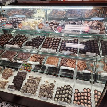Kilwins Ice Cream - Chocolate - Fudge - Desserts Near Me - Elmhurst, Illinois