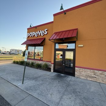 Popeyes Louisiana Kitchen - Front of store - Fast Food Near Me - Hudson, Wisconsin Popeyes Louisiana Kitchen - Front of store - Fast Food Near Me - Hudson, Wisconsin