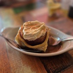 SBs Lakeside Love Shack - Honey bun