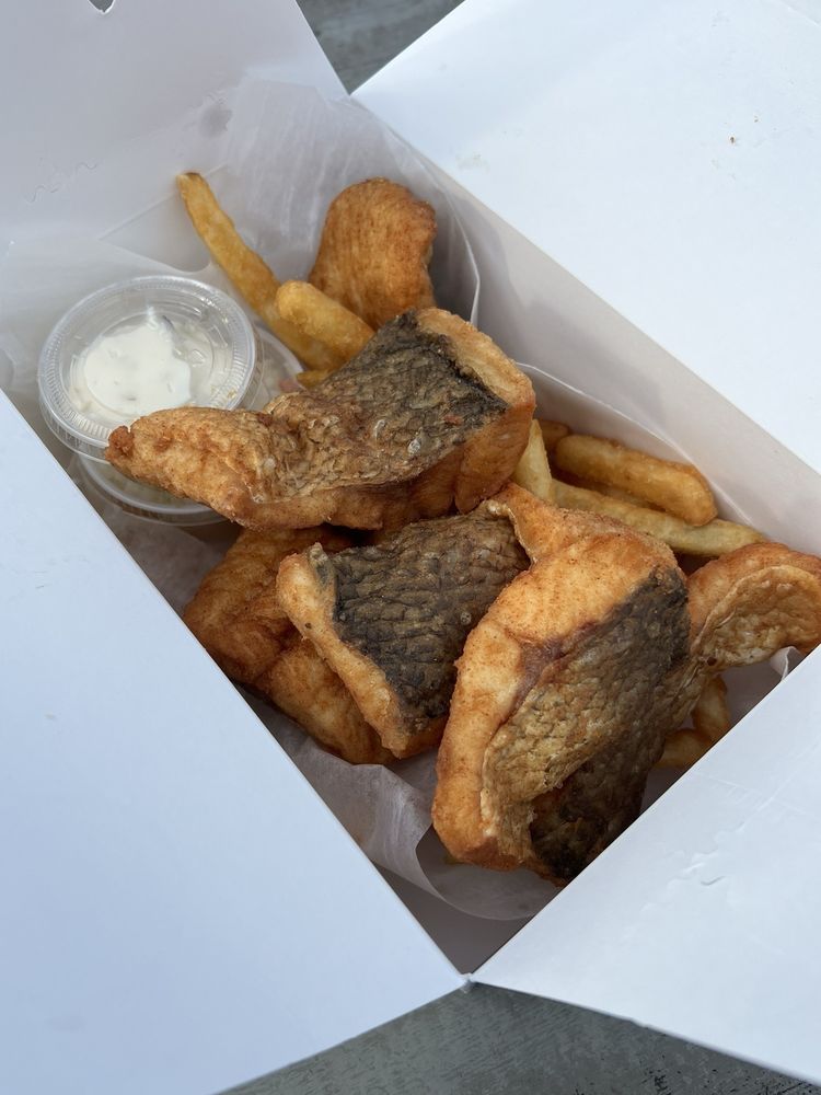 Cap’n Ron’s Fish and Chips Logo
