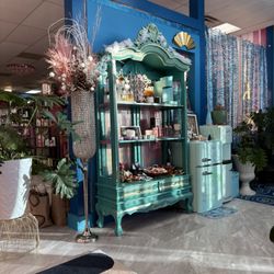 Texturology Hair Design by Natalie Clark - Front entrance with complimentary drinks and snacks