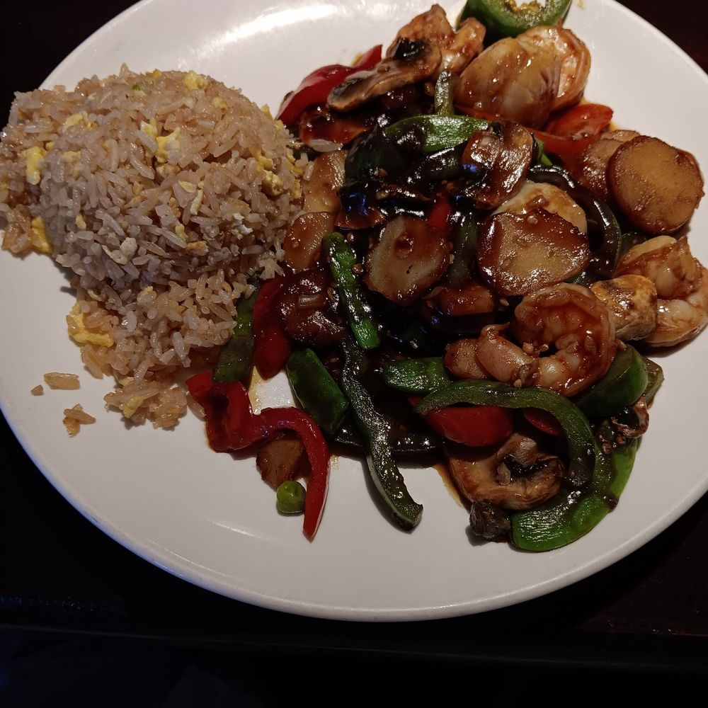 Lavender Asian Bistro - Shrimp and scallops with garlic sauce and fried rice - Chinese Near Me - Lawrenceville, Georgia