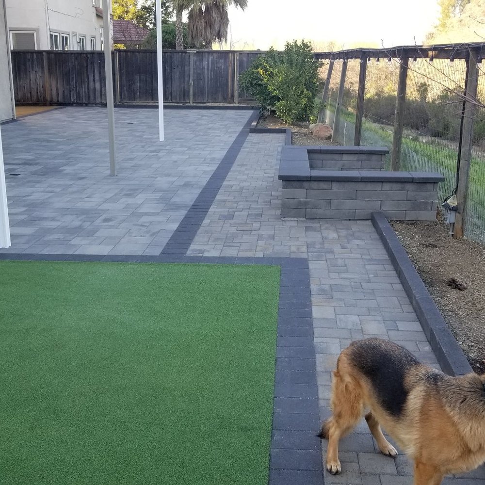Synthetic grass, pavers, Sitting area