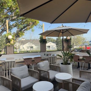 Luna Bistro Cafe - New American Near Me - Long Beach, California