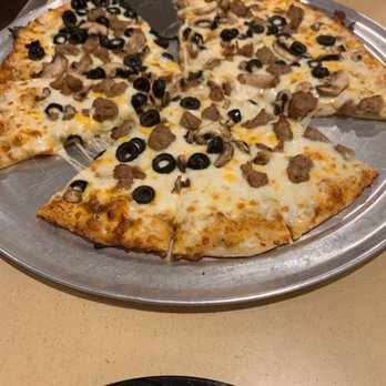 Round Table Pizza - Pizza Near Me - Honolulu, Hawaii