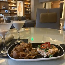 Library Bar - Cocktail: lullaby and goodnight Appetizer: Salmon dip