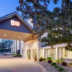 Best Western Plus Longbranch Hotel & Convention Center - Exterior