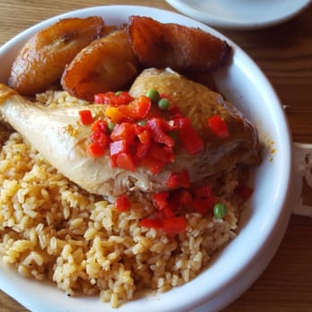 Versailles - Aroz con pollo - Cuban Near Me - Encino, California