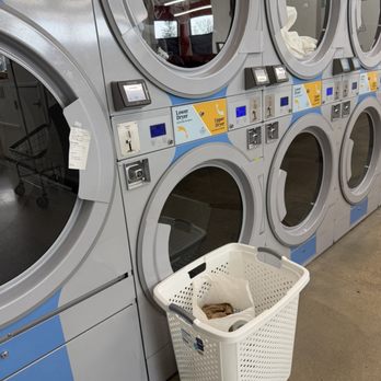 Breeze Better Laundry - Hampers blocking machines - Laundromat Near Me - Boise, Idaho Breeze Better Laundry - Hampers blocking machines - Laundromat Near Me - Boise, Idaho