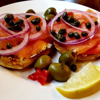 The Freight Shed - Smoked salmon bagel - Canadian (New) Near Me - Baddeck, Nova Scotia
