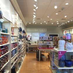 Yankee Candle - Yankee Candle -- University Station: 247 University Avenue, Westwood Interior