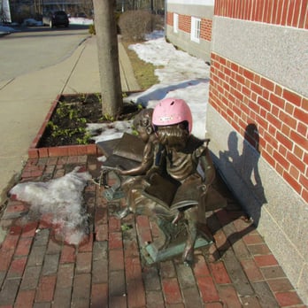 Kennebunk Free Library - Strange little sculpture - Libraries Near Me - Kennebunk, Maine