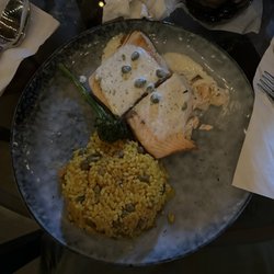 Casa Valeriana - Salmón y arroz con gandules