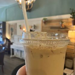 Common Grounds Brew & Roastery - Iced Cafe Miel